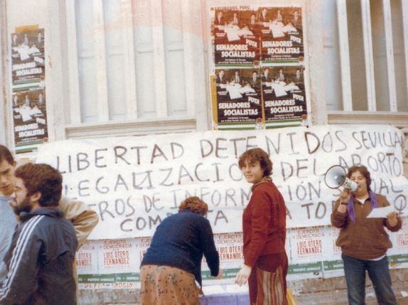 Campaña pro legalización del aborto en la plaza del Educador, 1980